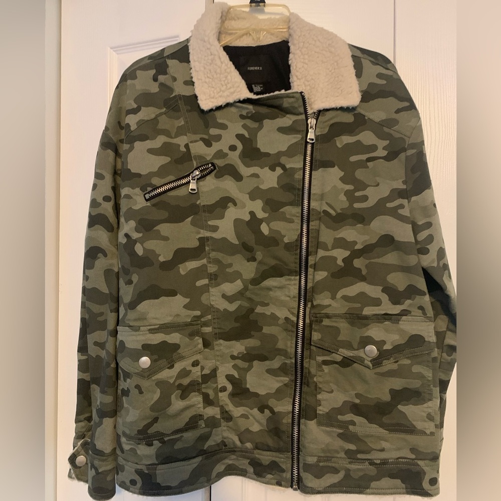 Women’s camouflage green jacket